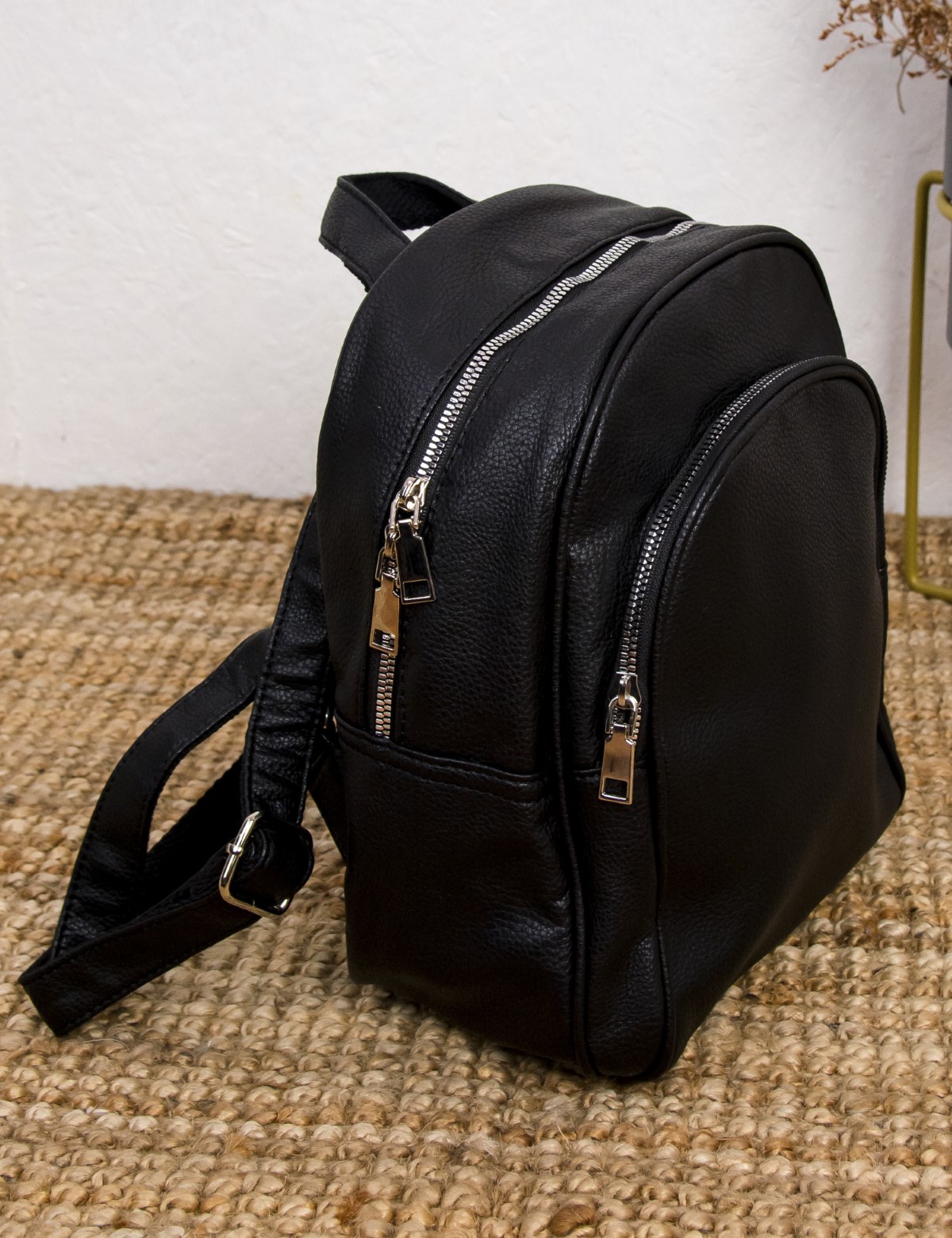Γυναικείο μαύρο οβάλ Backpack δερματίνη CK5692 φωτογραφία